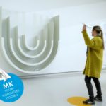 Museumkampioenschap vouwvliegtuigjes gooien