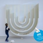 Museumkampioenschap vouwvliegtuigjes gooien 2