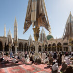 Uitvouwbare parasols voor het binnenplein van Al-Masjid al Nabawi in Medina, ontworpen in 1992 door Dr Mahmoud Bodo Rasch. Foto SL Rasch GmbH (3)