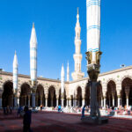 Uitvouwbare parasols voor het binnenplein van Al-Masjid al Nabawi in Medina, ontworpen in 1992 door Dr Mahmoud Bodo Rasch. Foto SL Rasch GmbH (5)