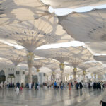 Uitvouwbare parasols voor het buitenplein van Al-Masjid al Nabawi (de Moskee van de Profeet) in Medina, ontworpen in 2011 door Dr Mahmoud Bodo Rasch. Foto SL Rasch (4)