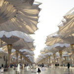 Uitvouwbare parasols voor het buitenplein van Al-Masjid al Nabawi (de Moskee van de Profeet) in Medina, ontworpen in 2011 door Dr Mahmoud Bodo Rasch. Foto SL Rasch (5)