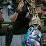 Zelfportret van Lotus (@moon.flower.cos) in een zelfgemaakt kostuum als Sevika uit de Netflix serie Arcane.